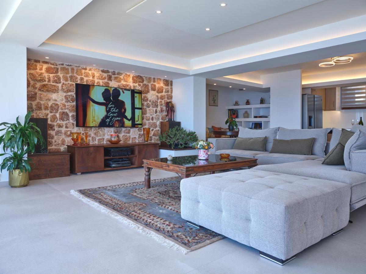 Forecastle Villa