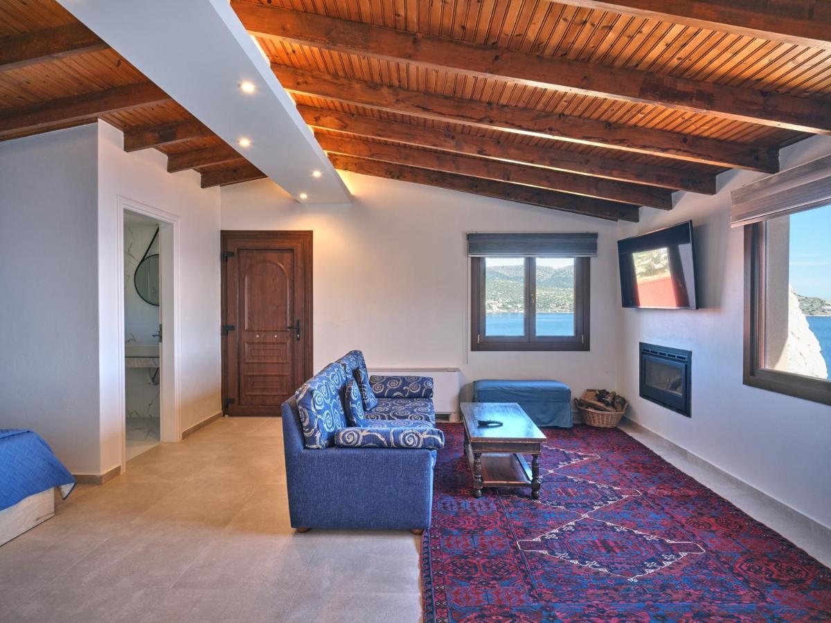 Forecastle Villa