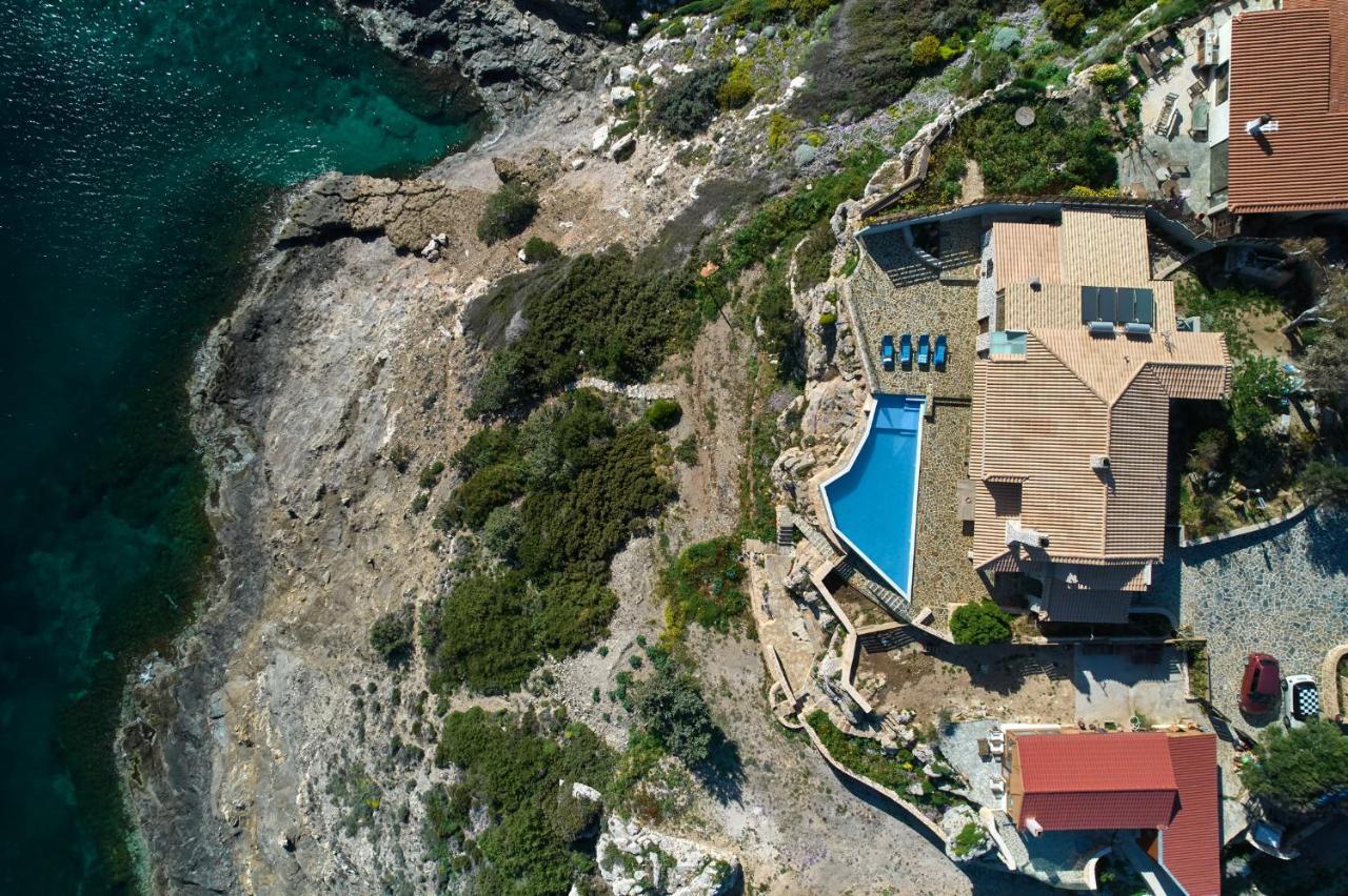 Forecastle Villa