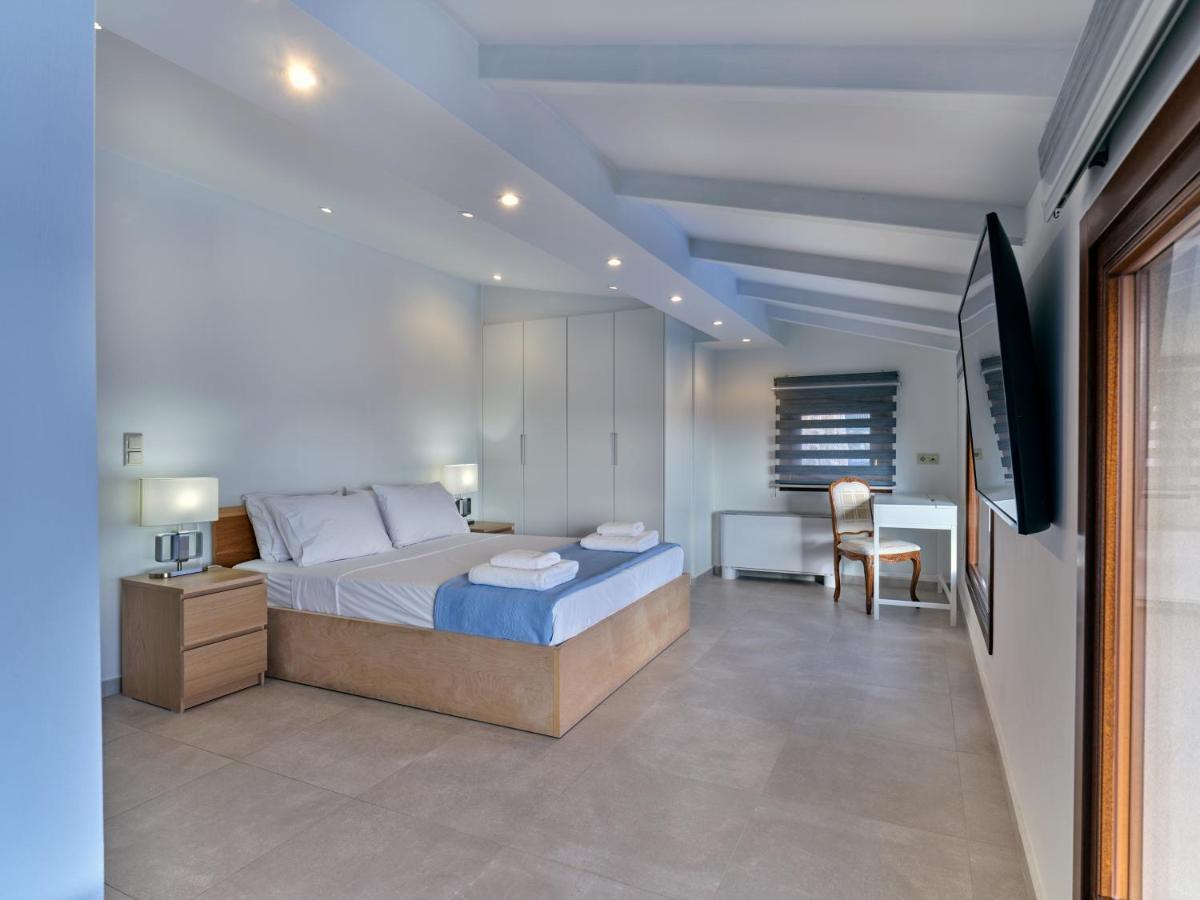 Forecastle Villa Keratea