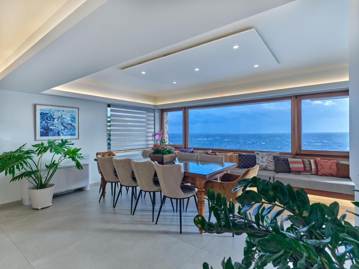 Forecastle Villa *