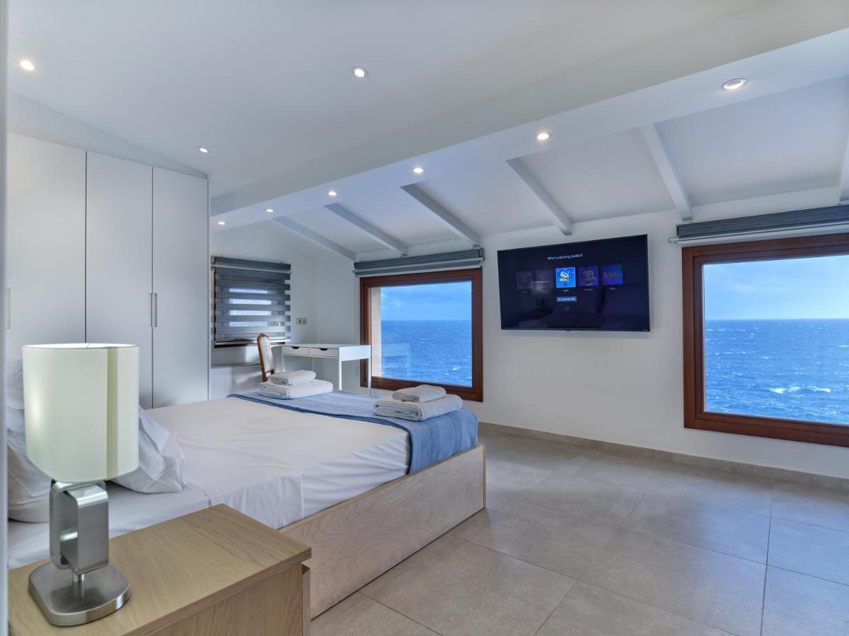 Forecastle Villa
